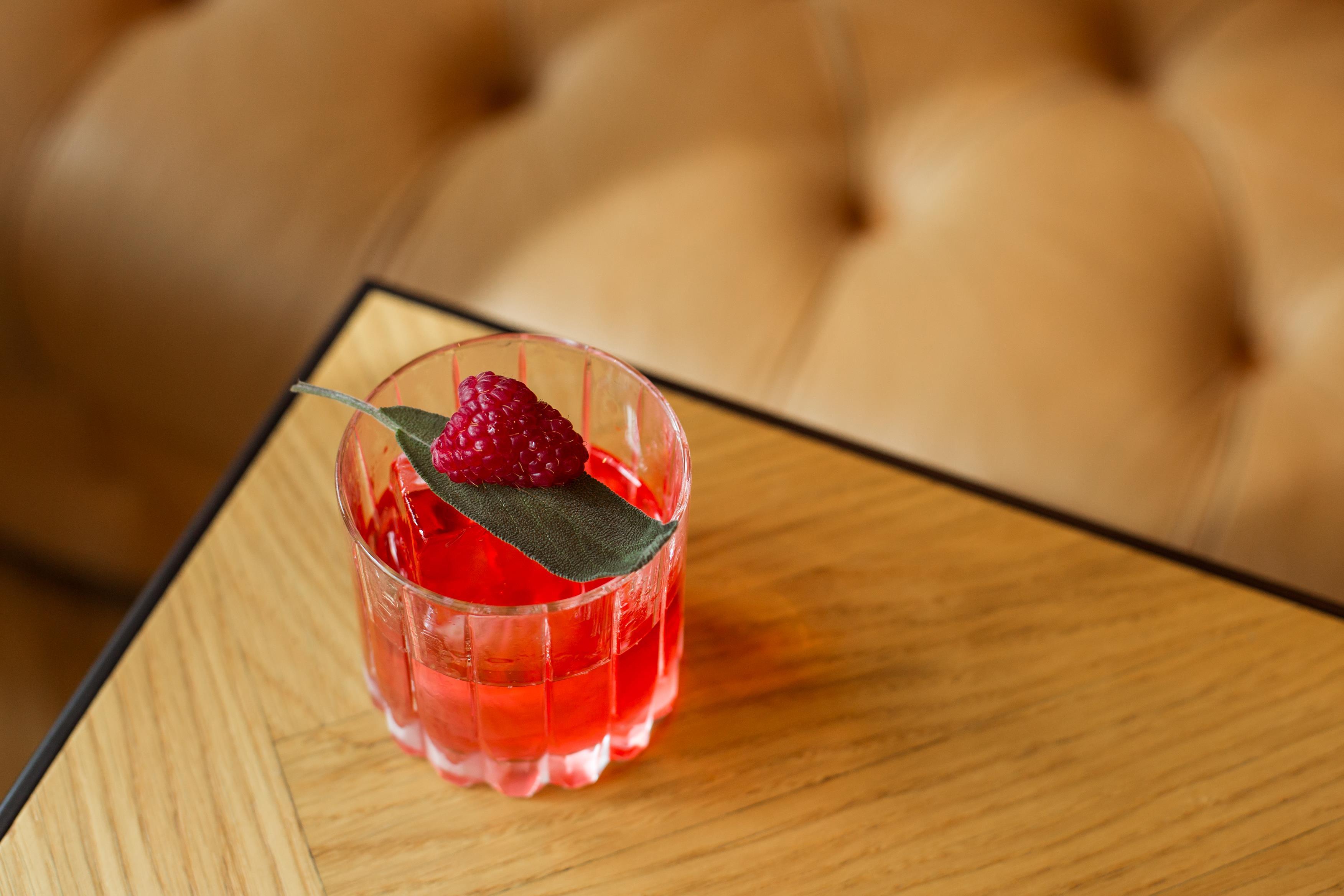 Grand Poet Hotel And Spa By Semarah Riga Ngoại thất bức ảnh A Clover Club cocktail