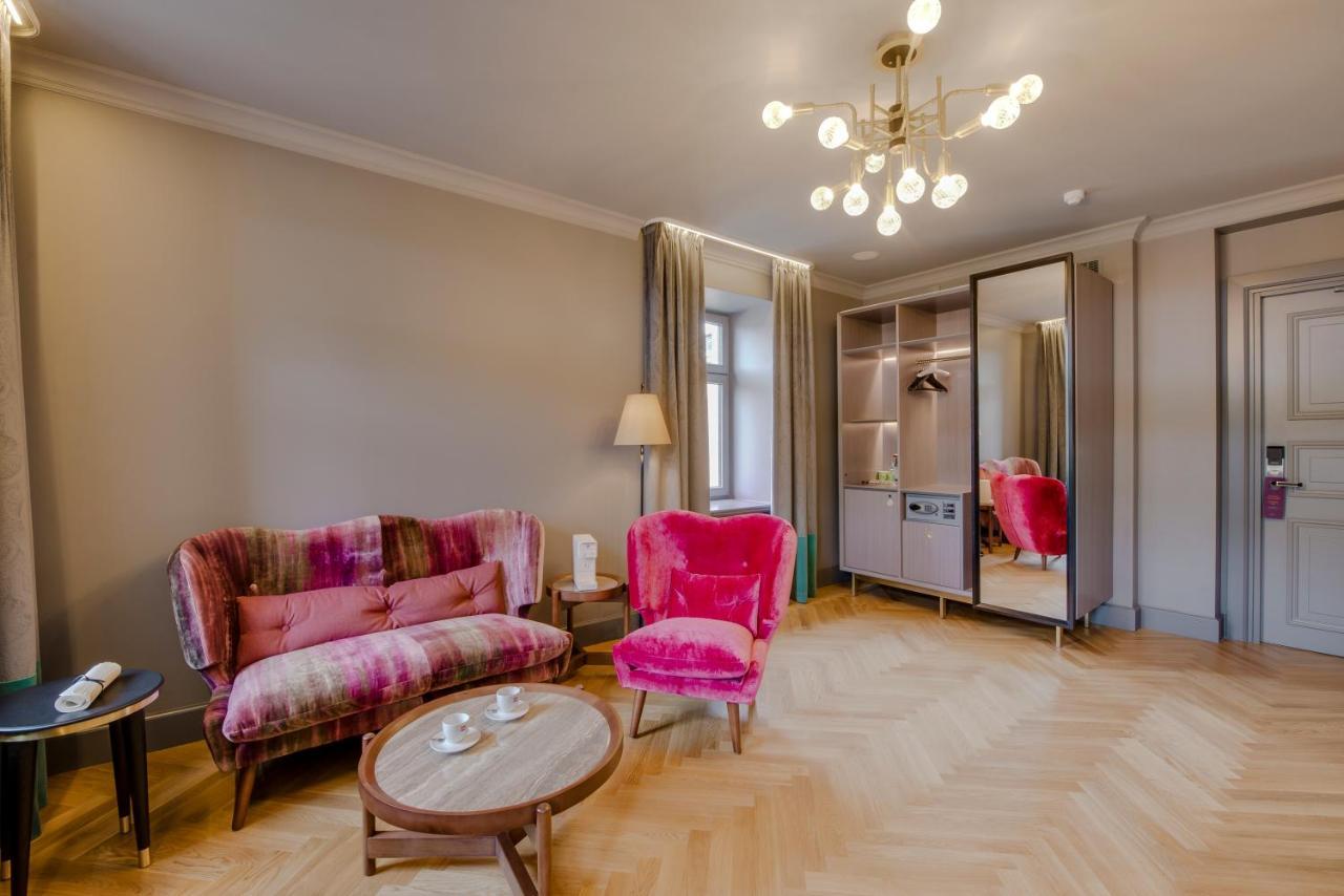 Grand Poet Hotel And Spa By Semarah Riga Ngoại thất bức ảnh Suite at the Hotel