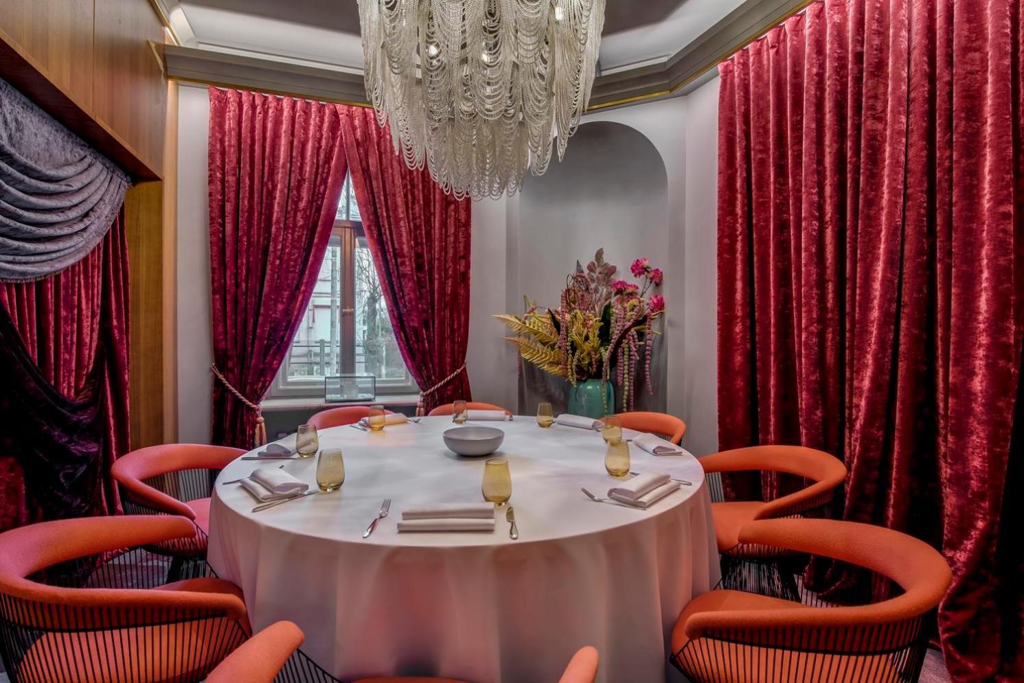 Grand Poet Hotel And Spa By Semarah Riga Ngoại thất bức ảnh Private dining room at the restaurant
